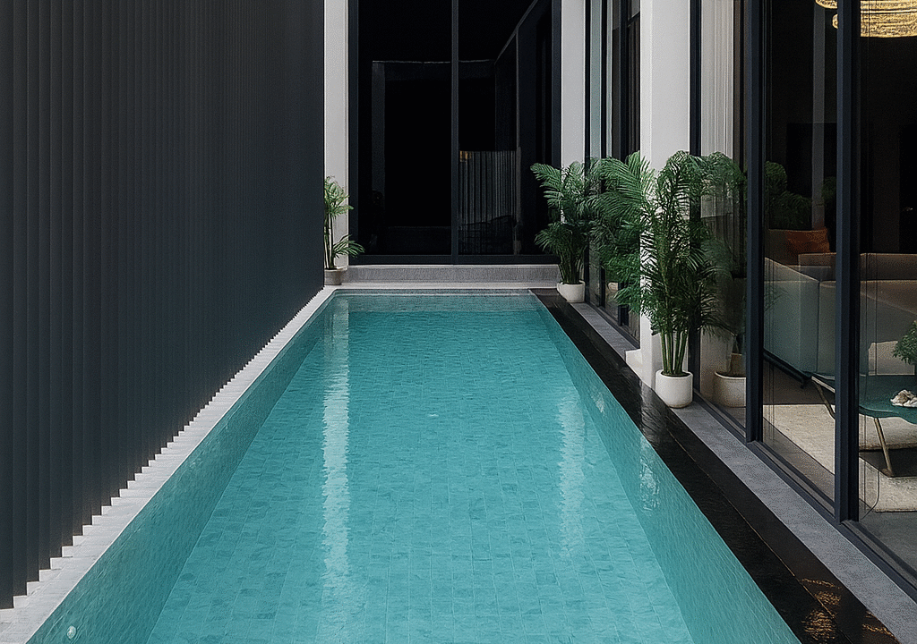 Piscine moderne et élégante intérieure