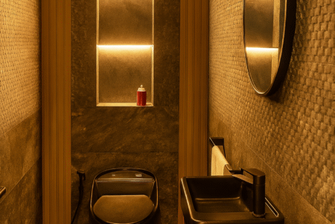 Salle de bain moderne et sophistiquée