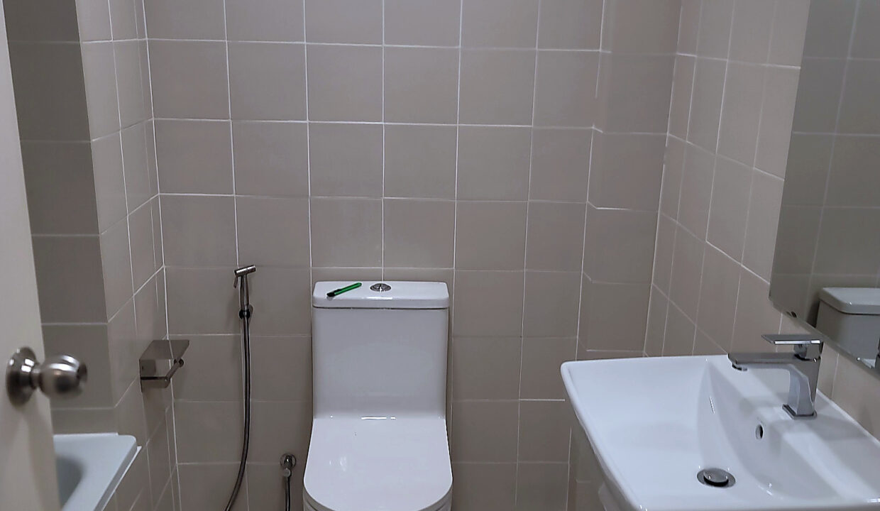 sombat_condo_bathroom2_optimized