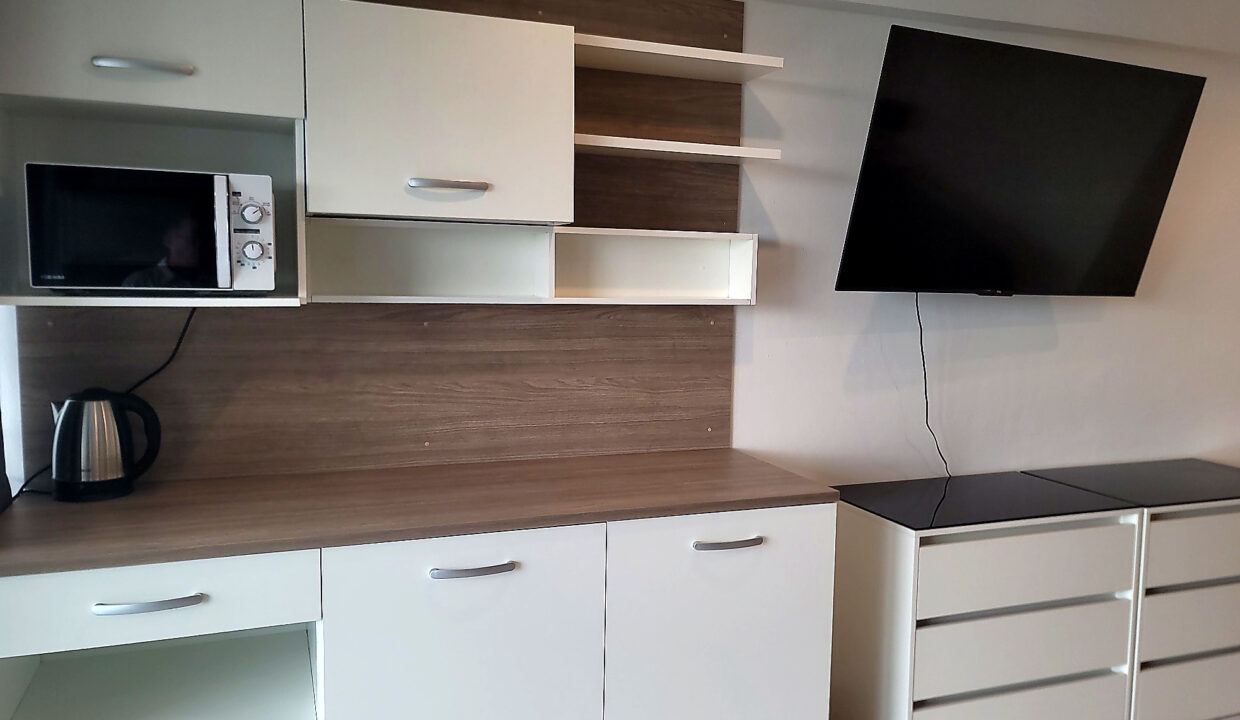 sombat_condo_kitchenette_optimized